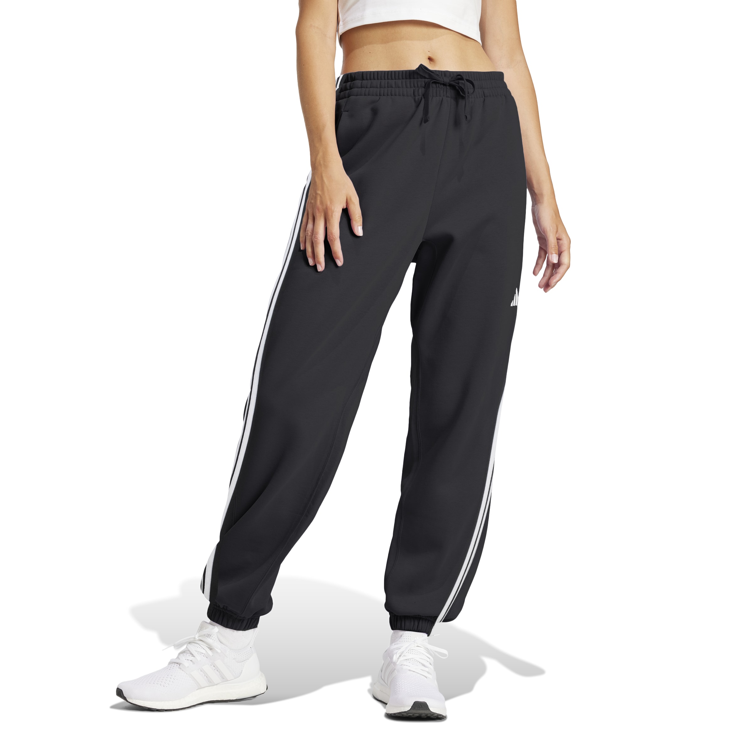 JD5302_3_APPAREL_On Model_Standard View_white